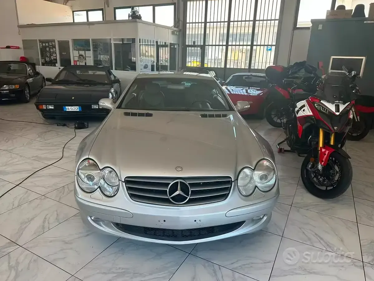 Usata Mercedes SL500 306 CV (225 kW) 2002 Grigio Cabrio