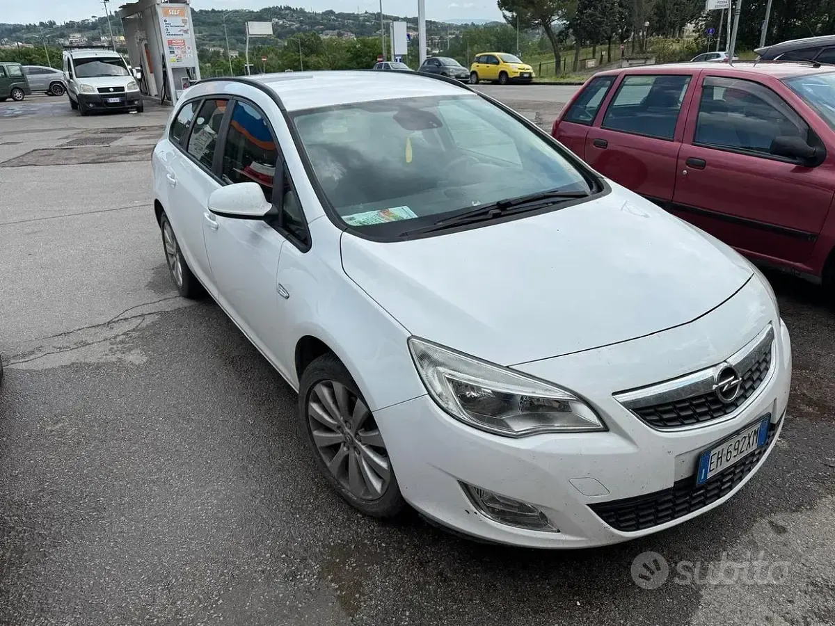 Usata Opel Astra 100 CV (73 kW) 2011 Station wagon