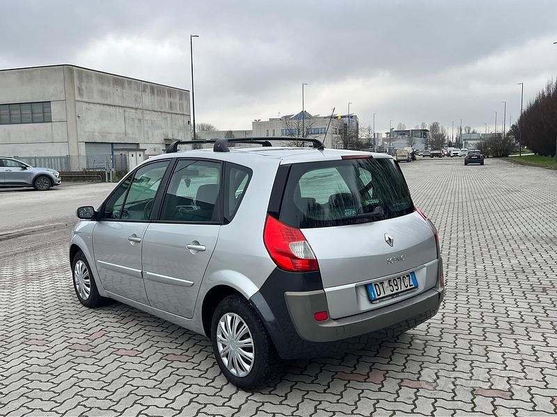 Usata Renault Scénic III 105 CV (77 kW) 2009 Grigio Monovolume