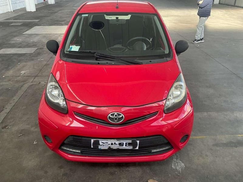 Usata Toyota Aygo Connect Style 68 CV (50 kW) 2013 Rosso Utilitaria