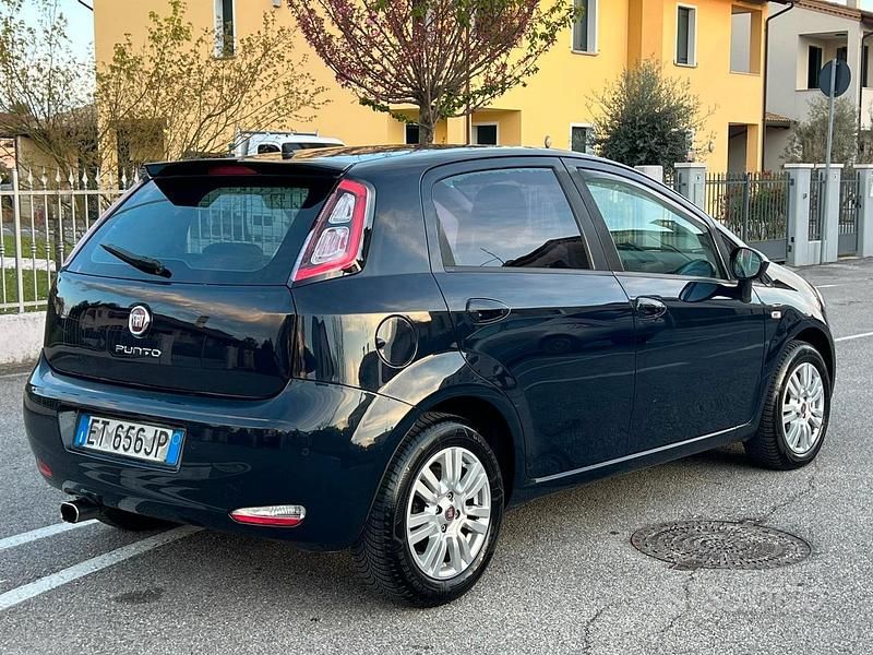 Usata Fiat Punto 75 CV (55 kW) 2015 Blu Utilitaria
