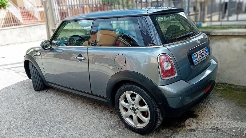 Usata Mini Cooper 75 CV (55 kW) 2010 Grigio Utilitaria