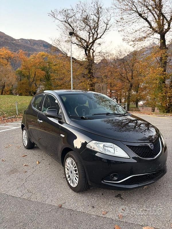 Usata Lancia Ypsilon 95 CV (69 kW) 2018 Nero Utilitaria