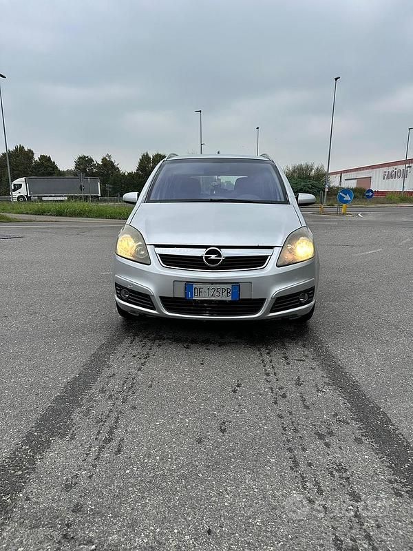 Usata Opel Zafira 2006 Monovolume