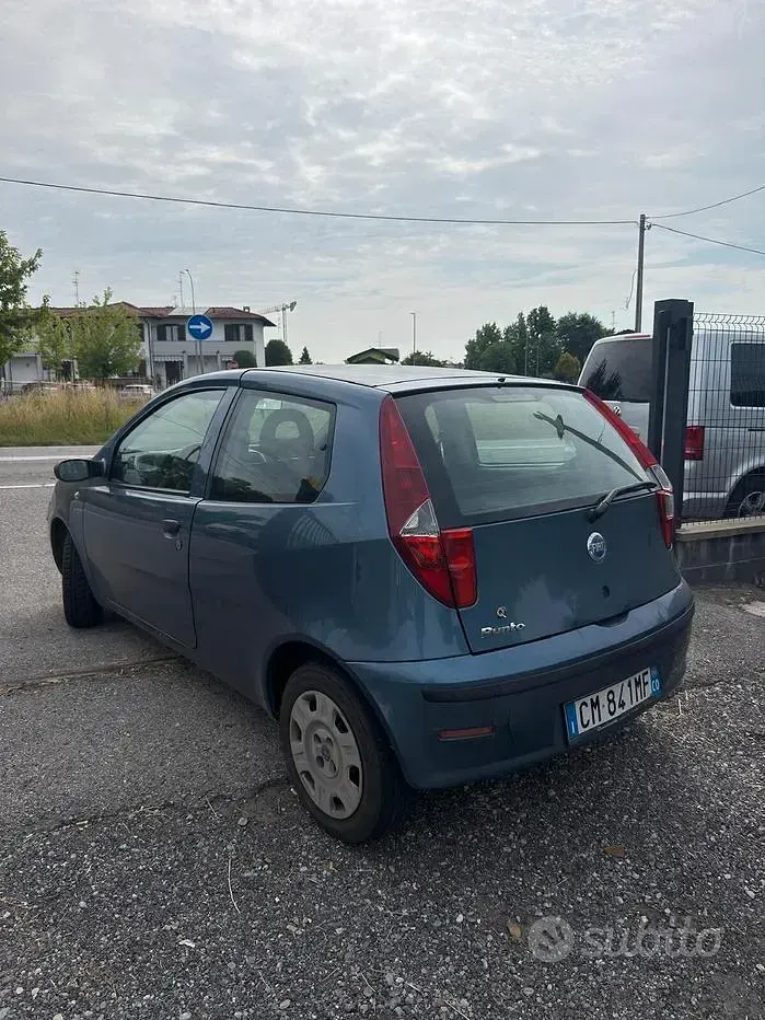 Usata Fiat Punto Dynamic 60 CV (44 kW) 2004 Blu Utilitaria