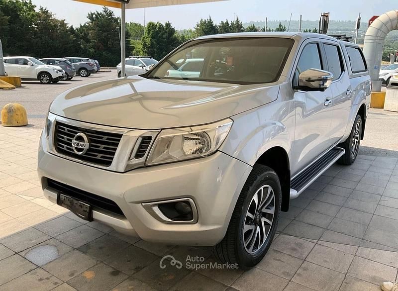 Usata Nissan Navara 190 CV (139 kW) 2016 Gray Pick-up