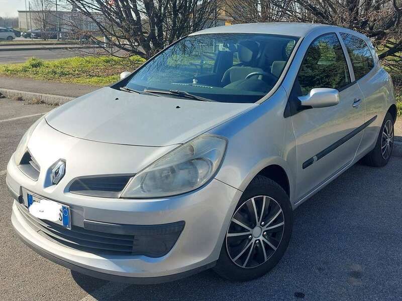 Grigio Usata 2008 Renault Clio III Dynamique Tre volumi | 1900 € (Ottimo prezzo) - Immagine 1/4