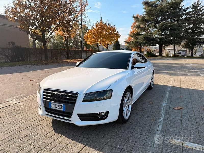 Bianco Usata 2010 Audi A5 Ambition Coupé | 10.800 € (Buon prezzo) - Immagine 1/4