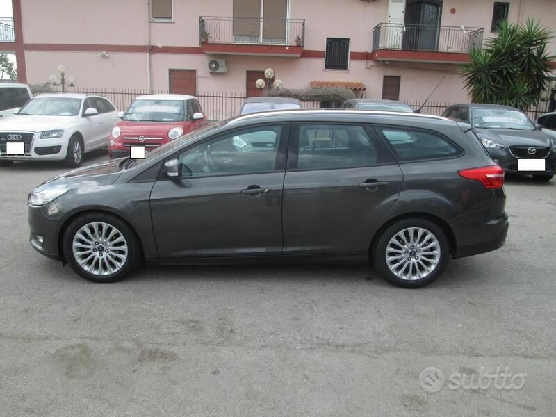 Usata Ford Focus 120 CV (88 kW) 2017 Grigio Station wagon