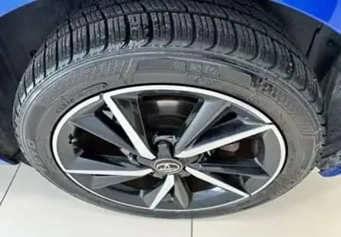 Usata Toyota Auris Hybrid Edition 140 CV (102 kW) 2018 Blu/azzurro Berlina