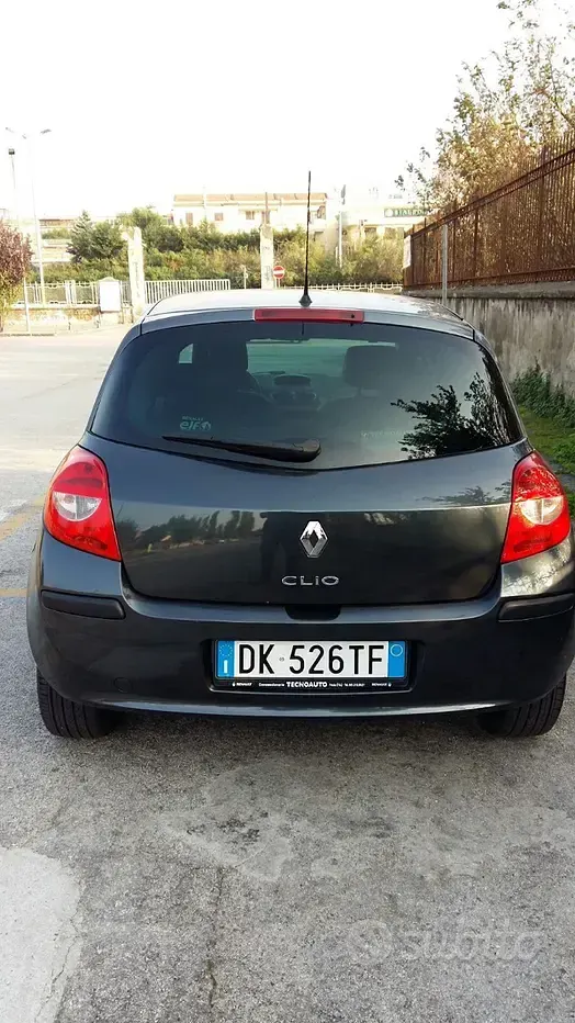Usata Renault Clio LE 85 CV (62 kW) 2007 Grigio Utilitaria