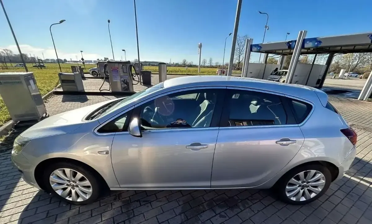 Usata Opel Astra Cosmo 140 CV (102 kW) 2014 Berlina