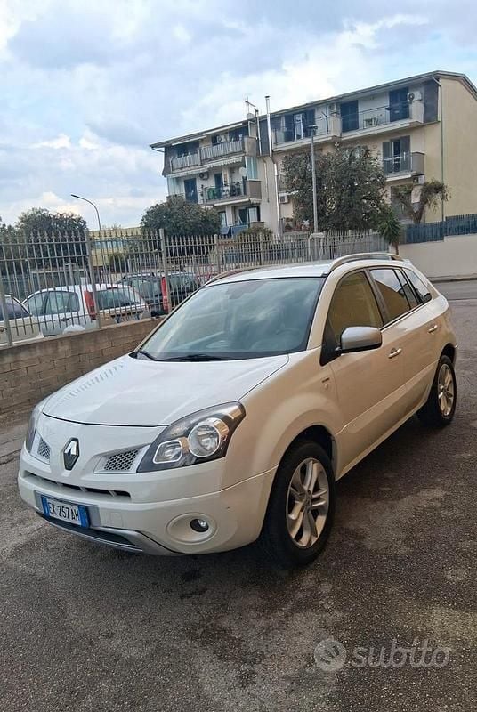 Usata Renault Koleos 150 CV (110 kW) 2011 Bianco SUV