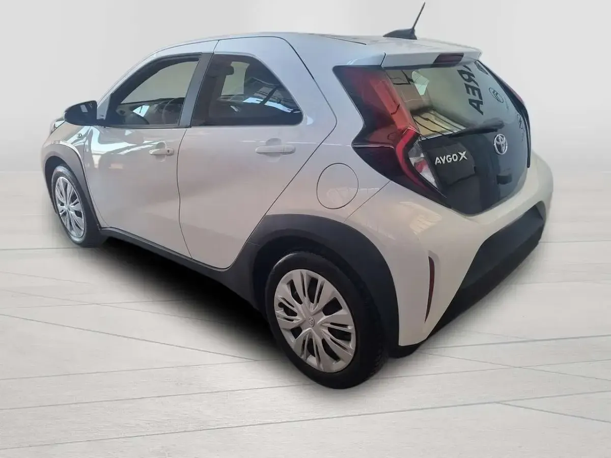Usata Toyota Aygo X Active 72 CV (52 kW) 2024 Bianco SUV