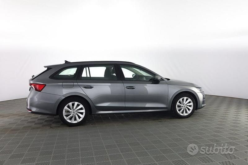 Usata Skoda Octavia Executive 150 CV (110 kW) 2024 Grigio Station wagon
