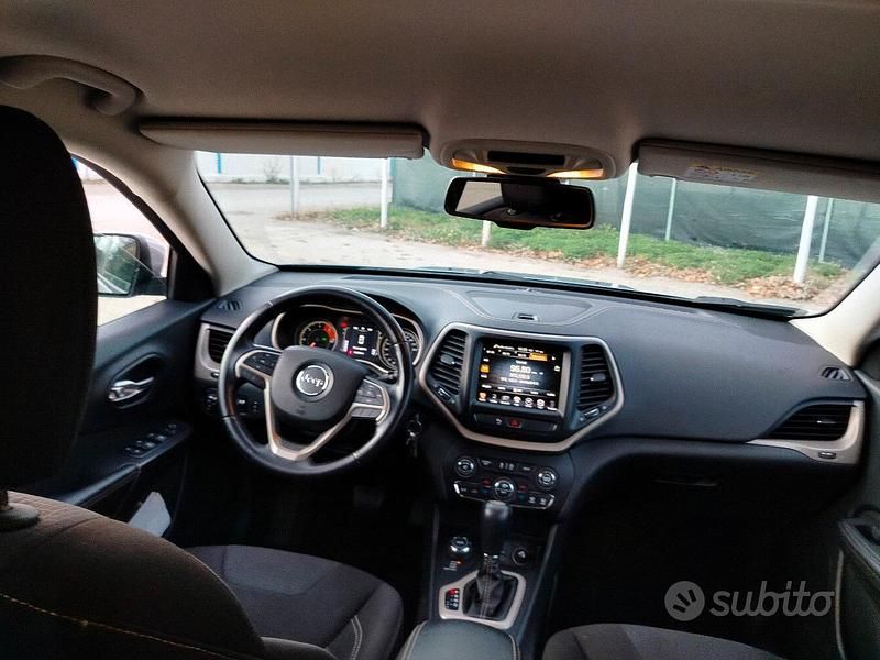 Second-hand Jeep Cherokee 185 CP (136 kW) 2017 Gri SUV