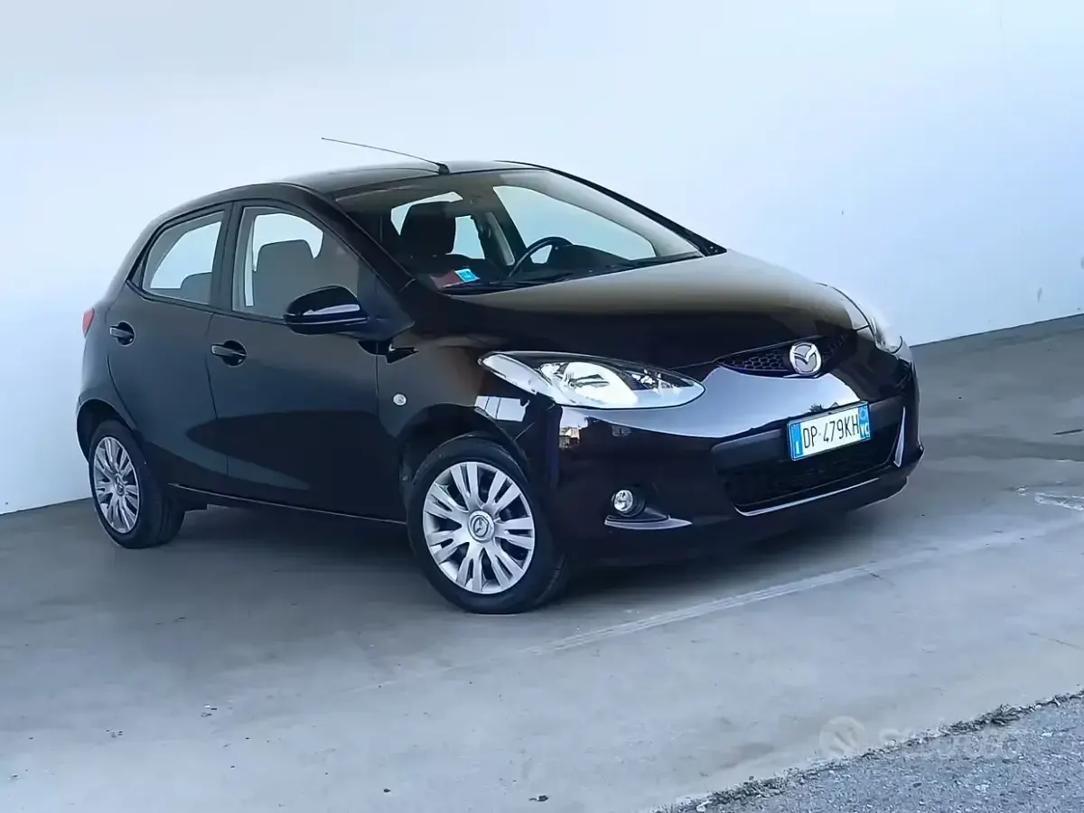Begagnad Mazda 2 86 HK (63 kW) 2008 Lila Halvkombi