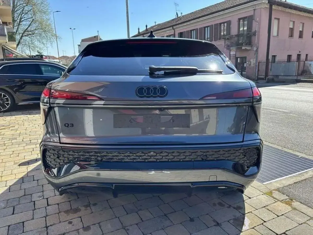 Nuova Audi Q3 S-Line 150 CV (110 kW) 2026 Grigio SUV