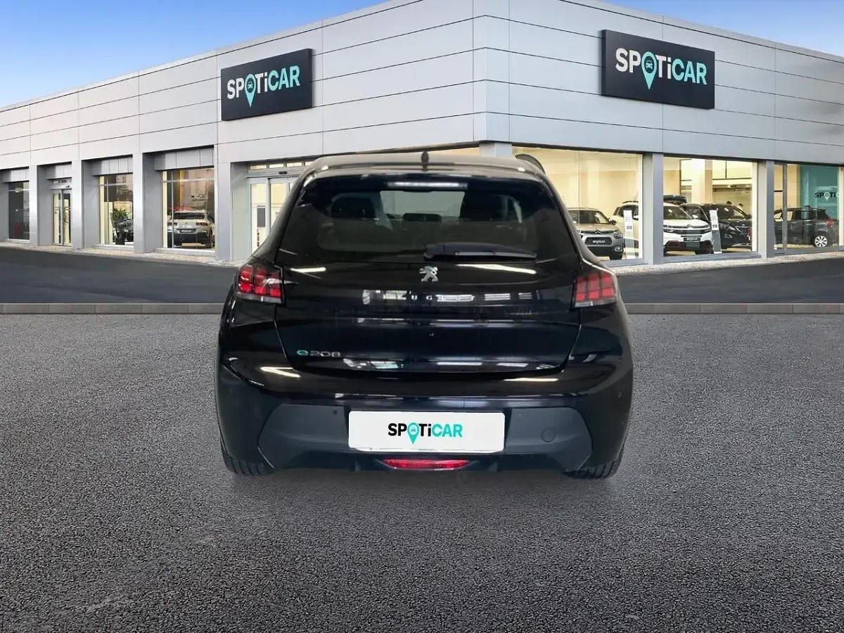 Usata Peugeot e-208 Active 100 kW (136 CV) 2021 Nero Utilitaria