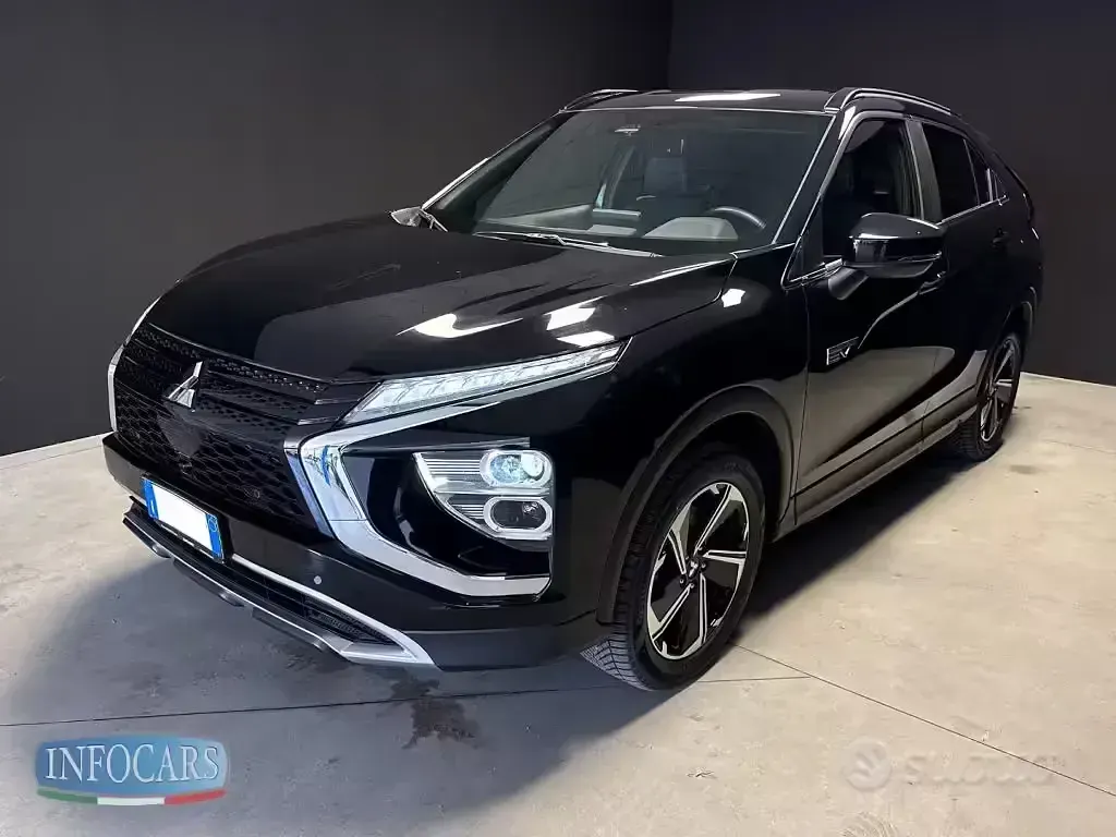 Usata Mitsubishi Eclipse Cross Instyle 98 CV (72 kW) 2023 Nero metallizzato SUV