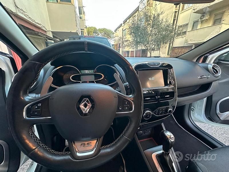 Usata Renault Clio IV LIMITED 200 CV (147 kW) 2014 Bianco Berlina