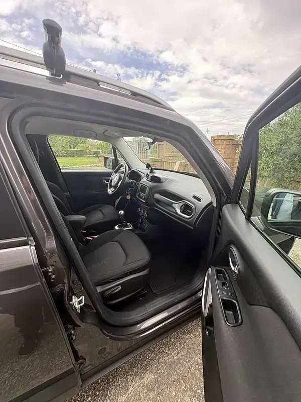 Begagnad Jeep Renegade Sport 120 HK (88 kW) 2017 Grå SUV