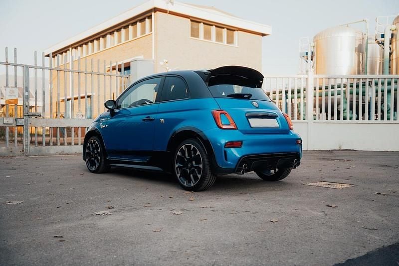 Usata Abarth 695 179 CV (131 kW) 2023 Blu/azzurro Utilitaria