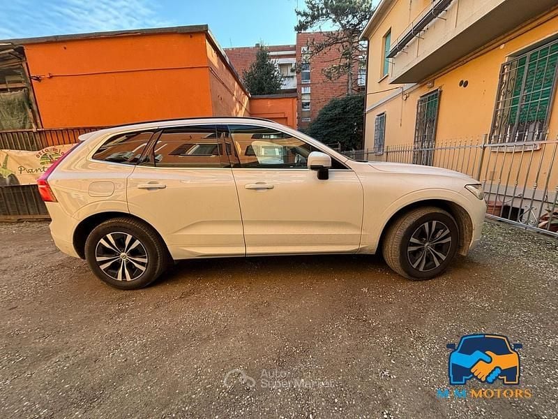 Usata Volvo XC60 Momentum 197 CV (144 kW) 2022 Bianco SUV
