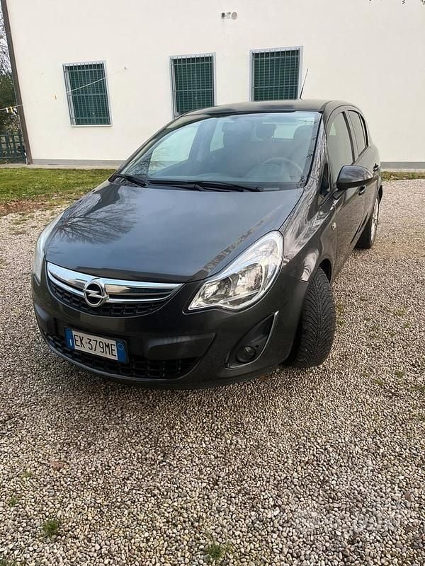 Usata Opel Corsa 85 CV (62 kW) 2012 Grigio Utilitaria