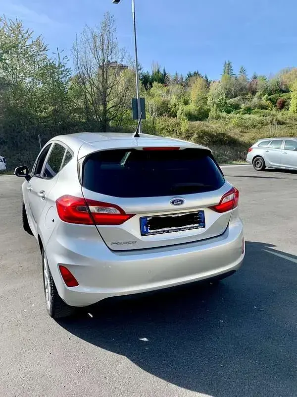 Usata Ford Fiesta Titanium 86 CV (63 kW) 2019 Grigio Utilitaria