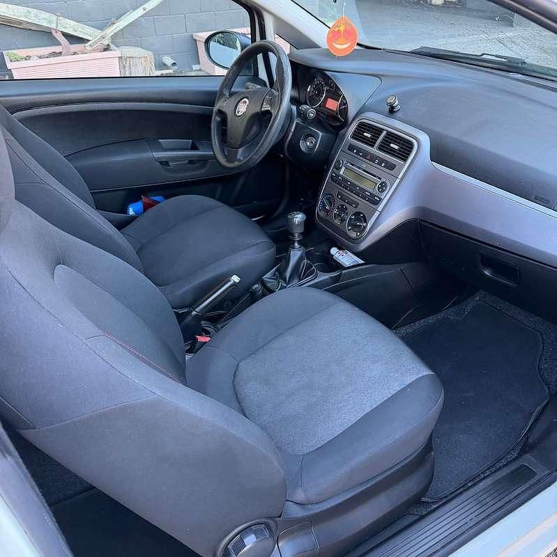 Usata Fiat Grande Punto 77 CV (56 kW) 2012 Bianco Utilitaria