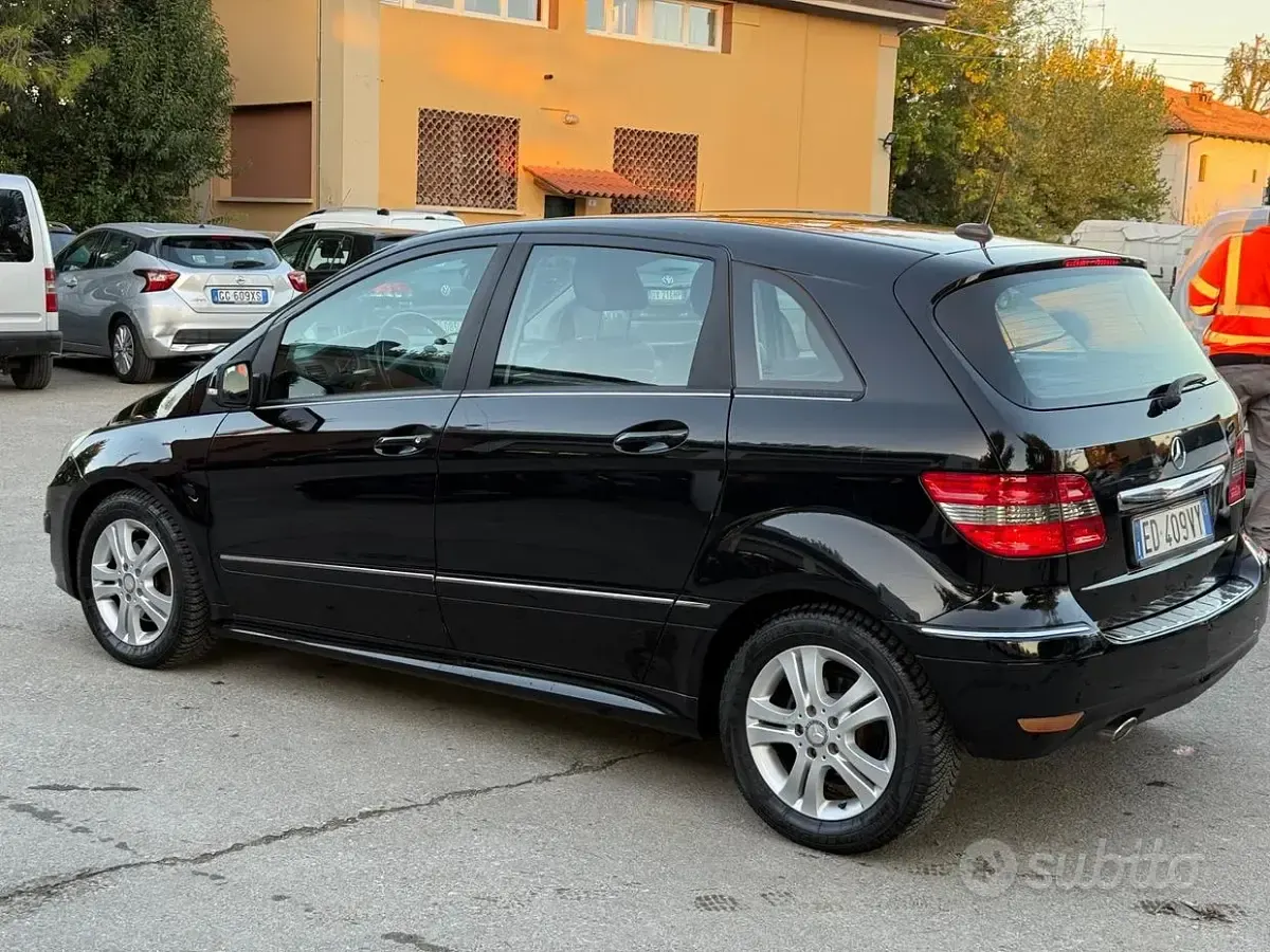 Usata Mercedes B160 Premium 109 CV (80 kW) 2011 Nero Utilitaria
