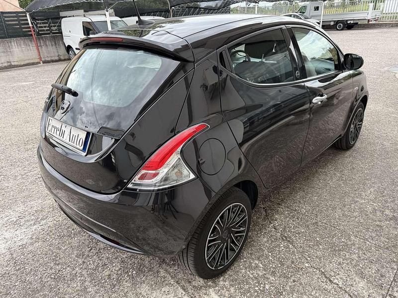 Usata Lancia Ypsilon Gold 69 CV (50 kW) 2021 Nero Utilitaria