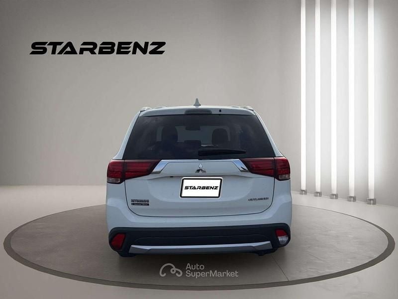 Usata Mitsubishi Outlander Edition 150 CV (110 kW) 2017 Bianco SUV