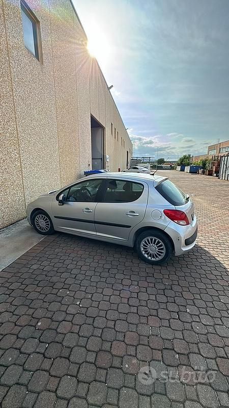 Usata Peugeot 207 88 CV (64 kW) 2008 Grigio Utilitaria