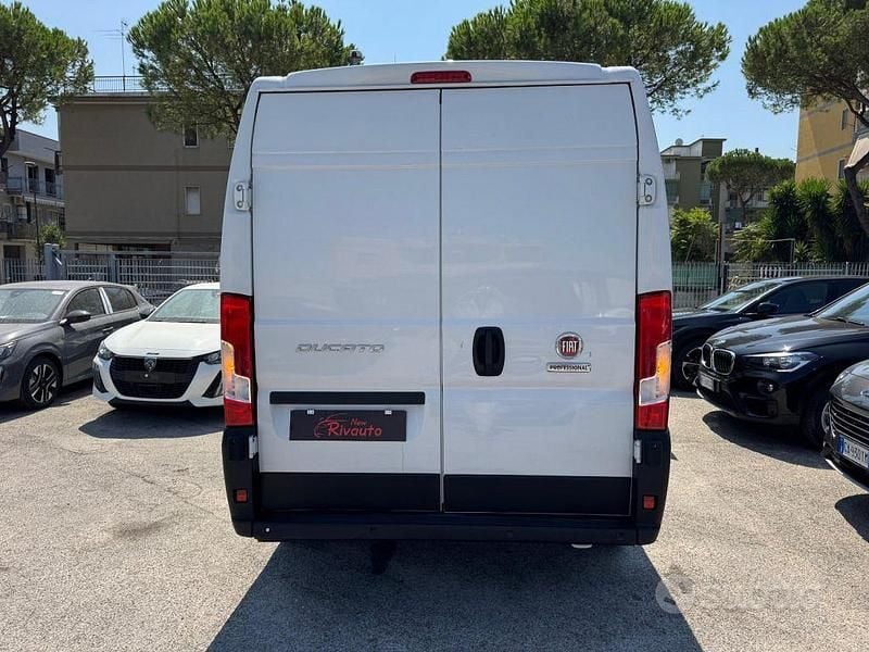 Usado Fiat Ducato 33 140 HP (102 kW) 2023 Branco Van