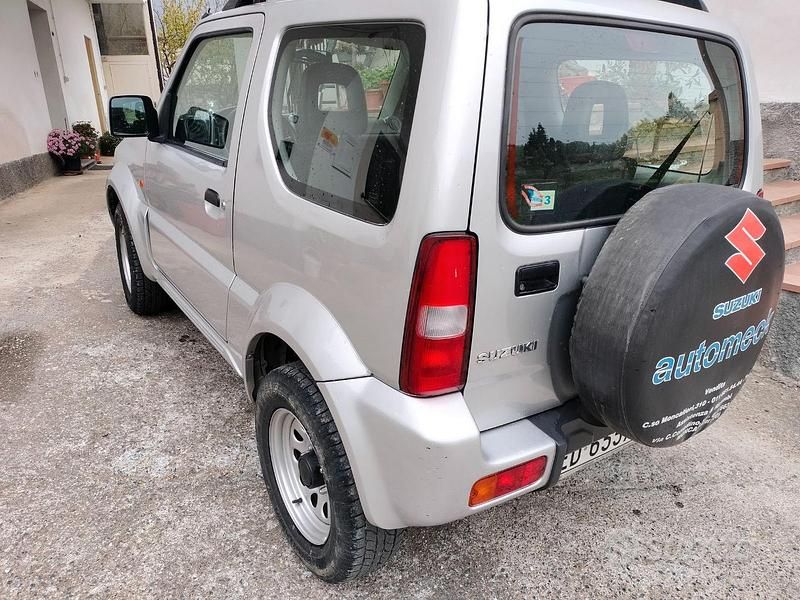 Second-hand Suzuki Jimny 85 CP (62 kW) 2010 SUV