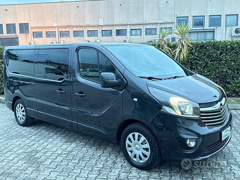 Usata Opel Vivaro 145 CV (106 kW) 2015 Nero Monovolume