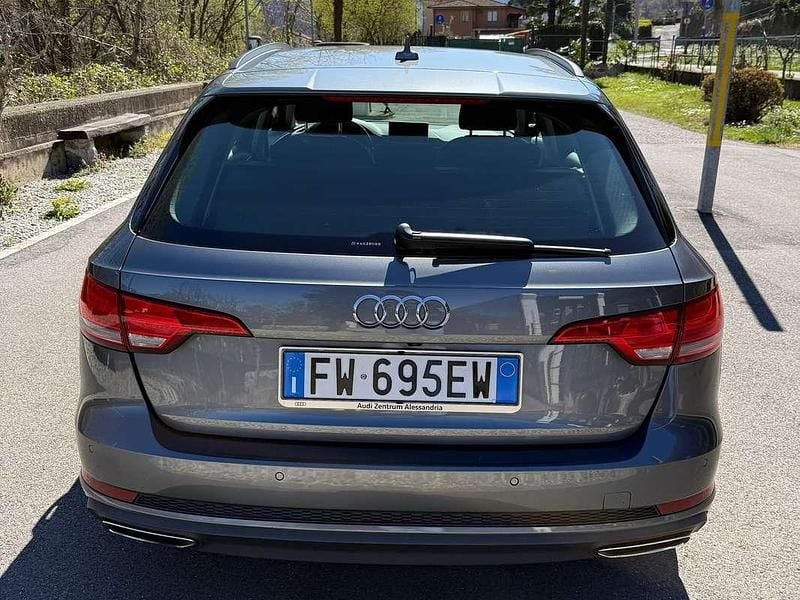 Begagnad Audi A4 140 HK (102 kW) 2019 Grå Kombi