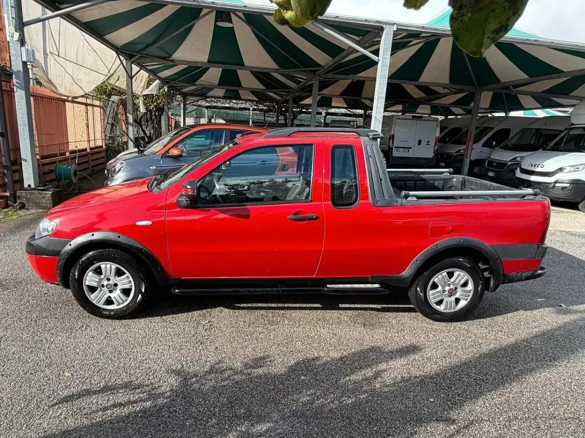 Usata Fiat Strada 84 CV (61 kW) 2010 Rosso Pick-up