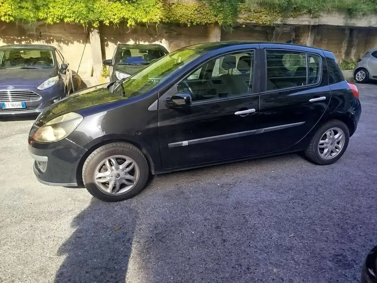Usata Renault Clio III 75 CV (55 kW) 2006 Nero Berlina