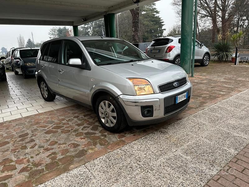 Usata Ford Fusion 80 CV (58 kW) 2010 Grigio Berlina