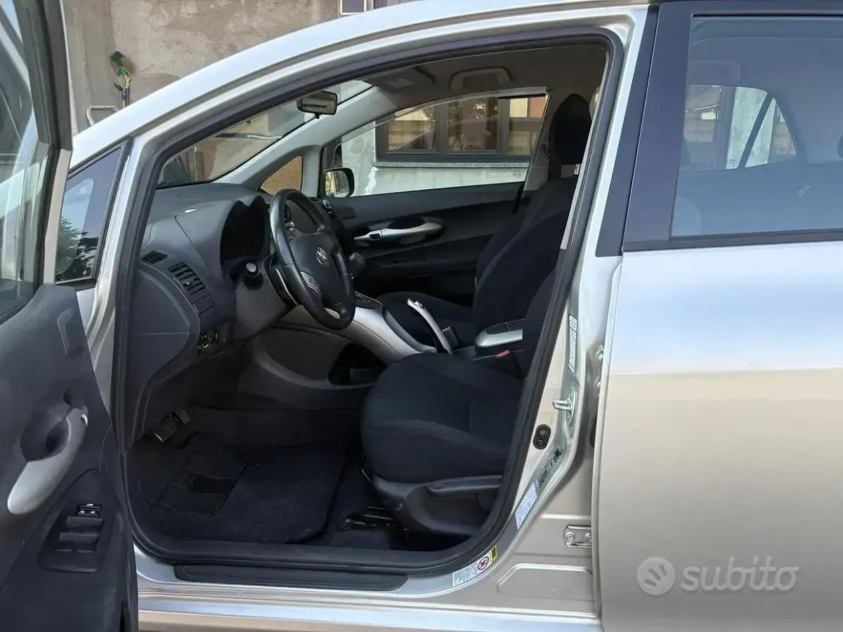 Usata Toyota Auris 124 CV (91 kW) 2008 Grigio Utilitaria