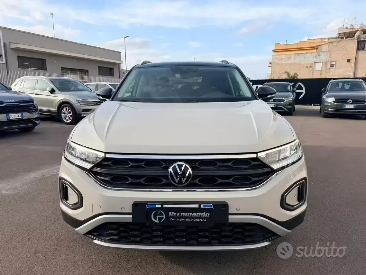 Usata VW T-Roc Life 116 CV (85 kW) 2022 Beige SUV