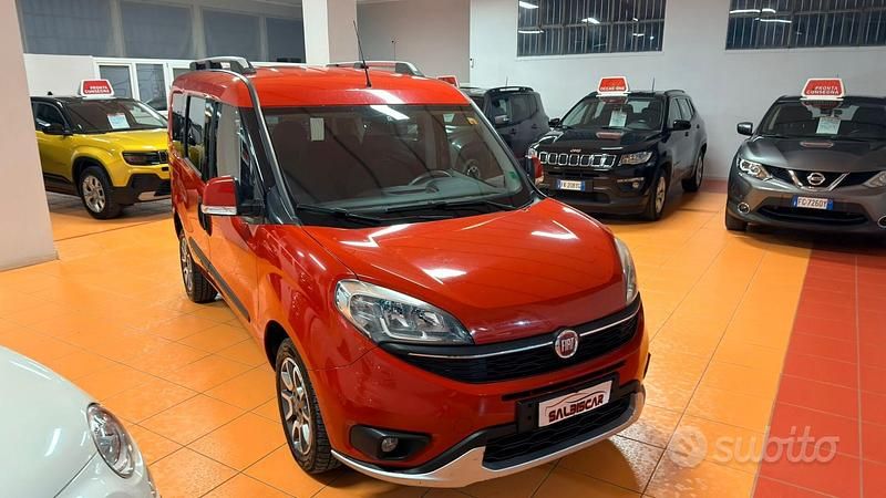 Usata Fiat Doblò Trekking 120 CV (88 kW) 2016 Rosso Monovolume