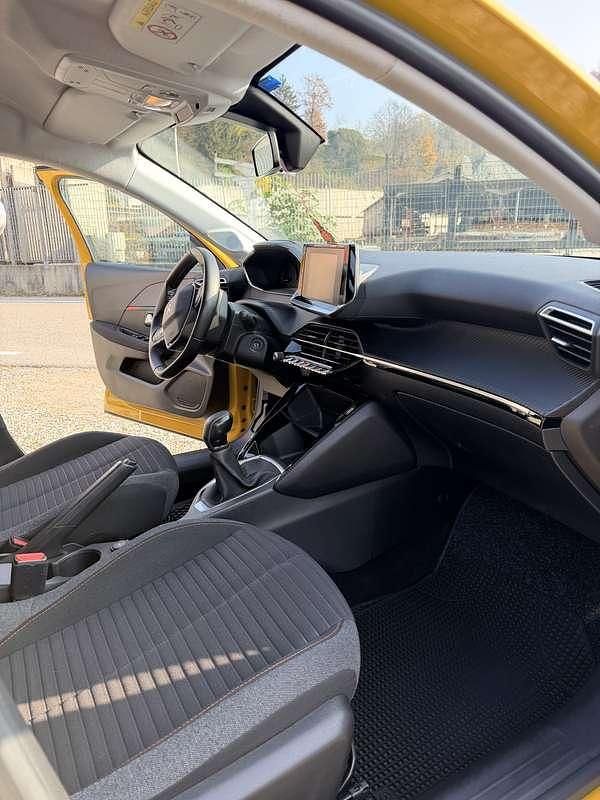 Usata Peugeot 208 Active 75 CV (55 kW) 2021 Oro Utilitaria