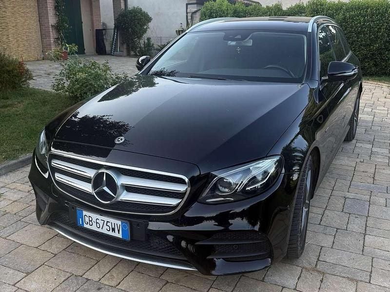 Usata Mercedes E300 Premium 194 CV (142 kW) 2020 Nero Station wagon