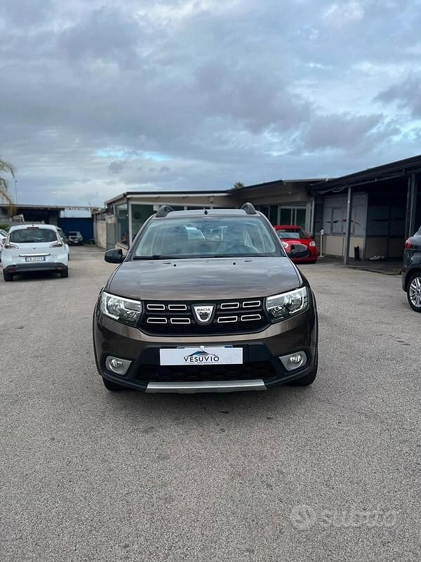 Usata Dacia Sandero Comfort 95 CV (69 kW) 2019 Marrone Berlina