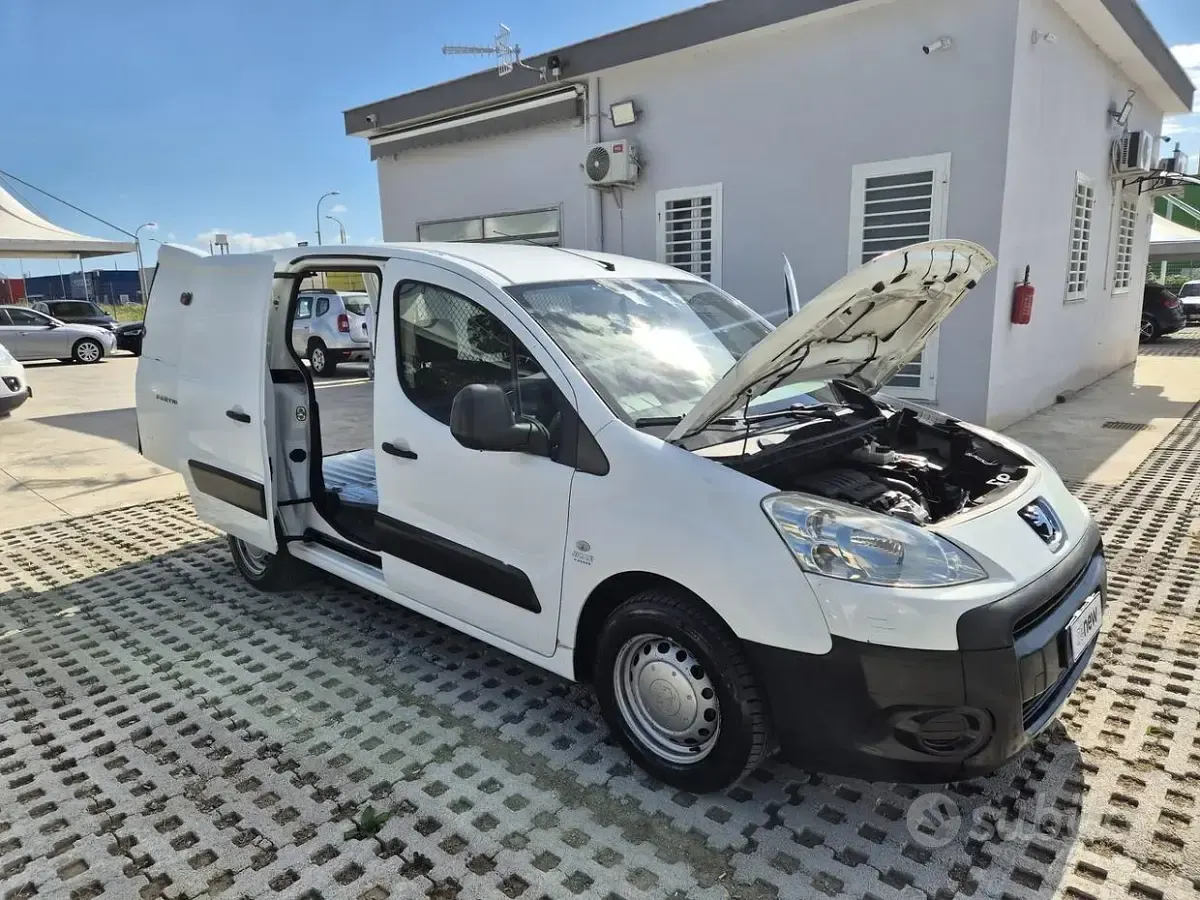 Usata Peugeot Partner 90 CV (66 kW) 2010 Bianco Monovolume