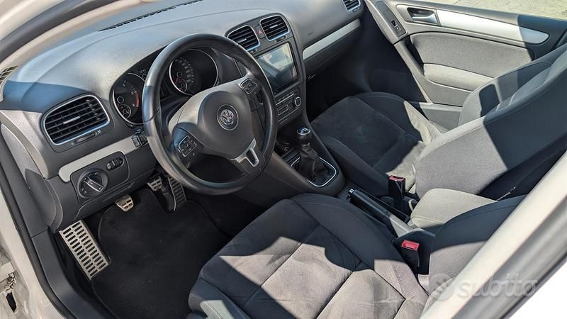 Usata VW Golf VI Highline 105 CV (77 kW) 2011 Bianco Utilitaria